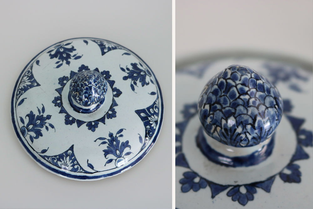 Magnifique pot couvert en fa&iuml;ence, d&eacute;cor cama&iuml;eu bleu, Rouen 