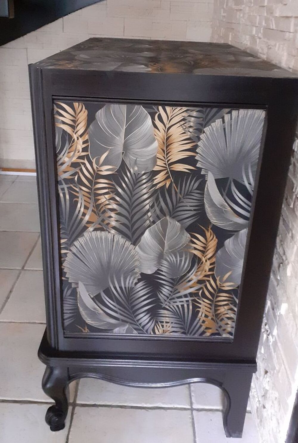 commode en merisier relook&eacute;e noir Meubles