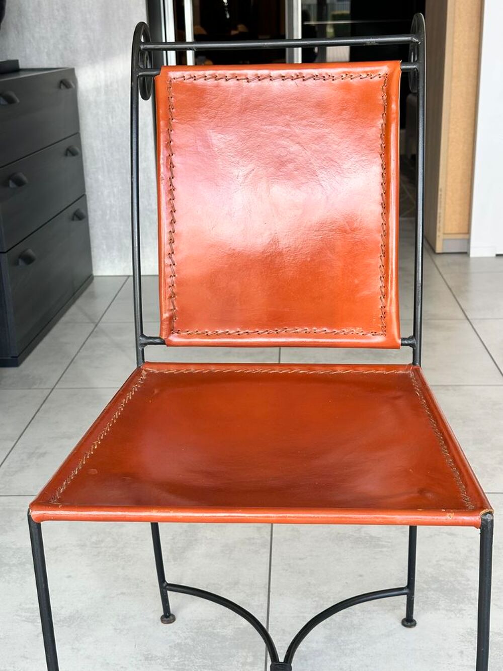 2 chaises fer forg&eacute; - Assise et dos cuir couleur camel Décoration