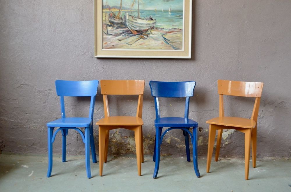 S&eacute;rie de chaises bistrot style vintage d&eacute;pareill&eacute;es Meubles