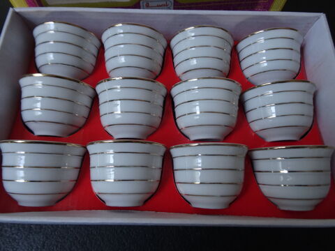Set de 12 tasses � caf� saoudiennes, verrines, porcelaine 12 Brest (29)