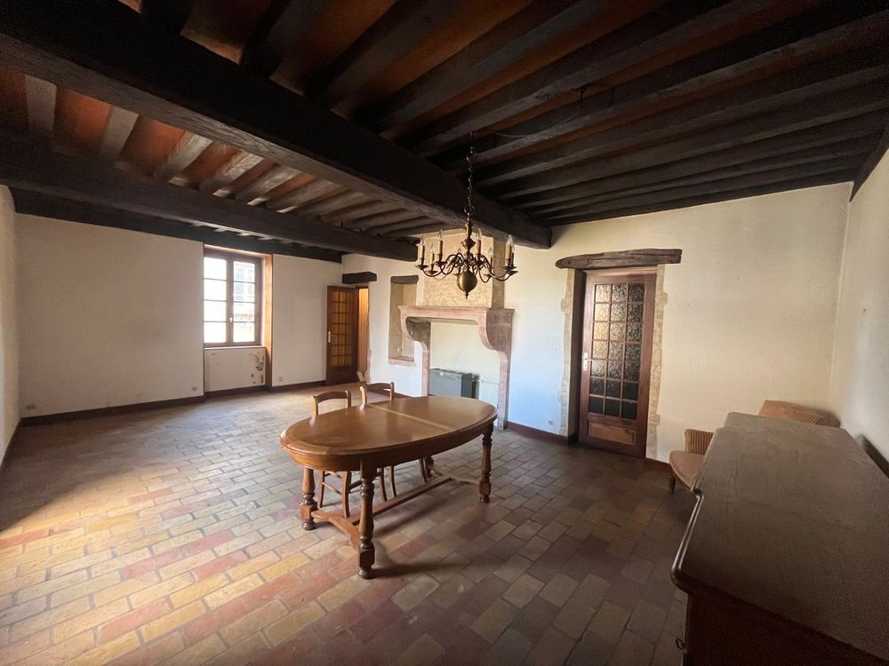 Vente Maison Tournus Centre – Grande maison de ville avec 2 grands garages Tournus