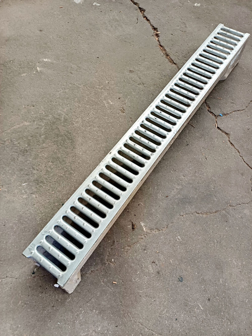 Caniveau PROSELF d'1m et sa grille galva 12cm environ Jardin