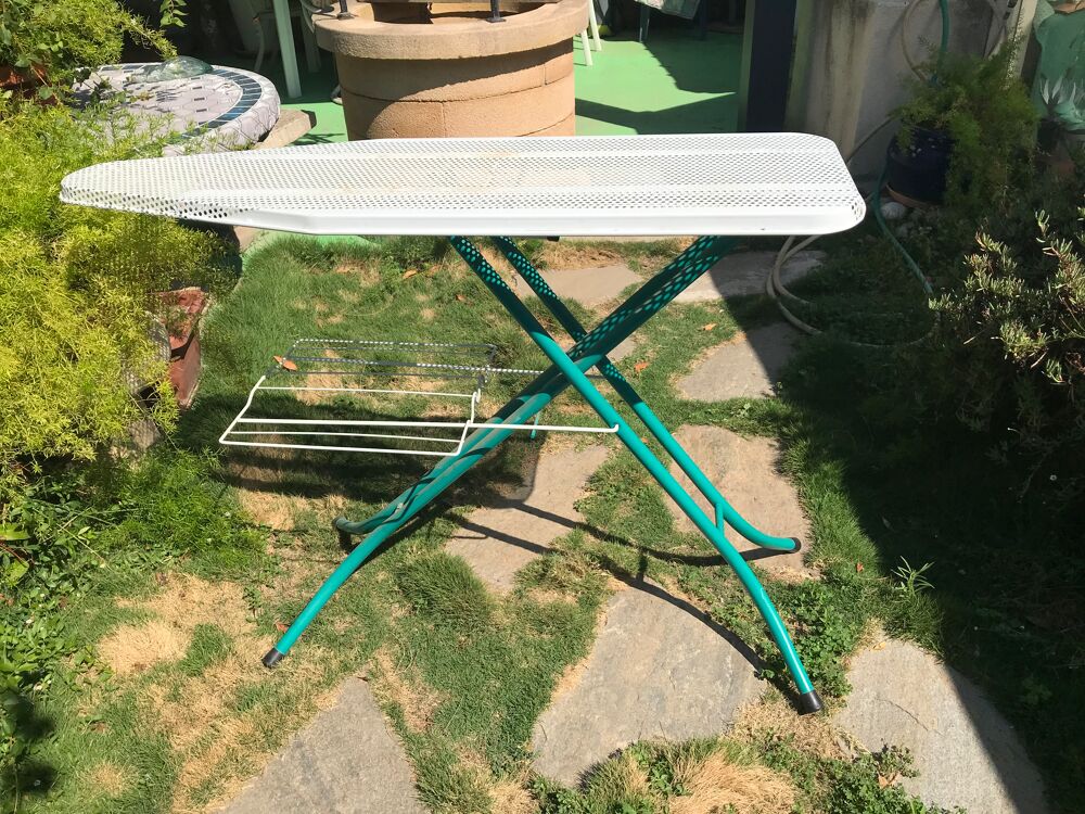 table &agrave; repasser Meubles