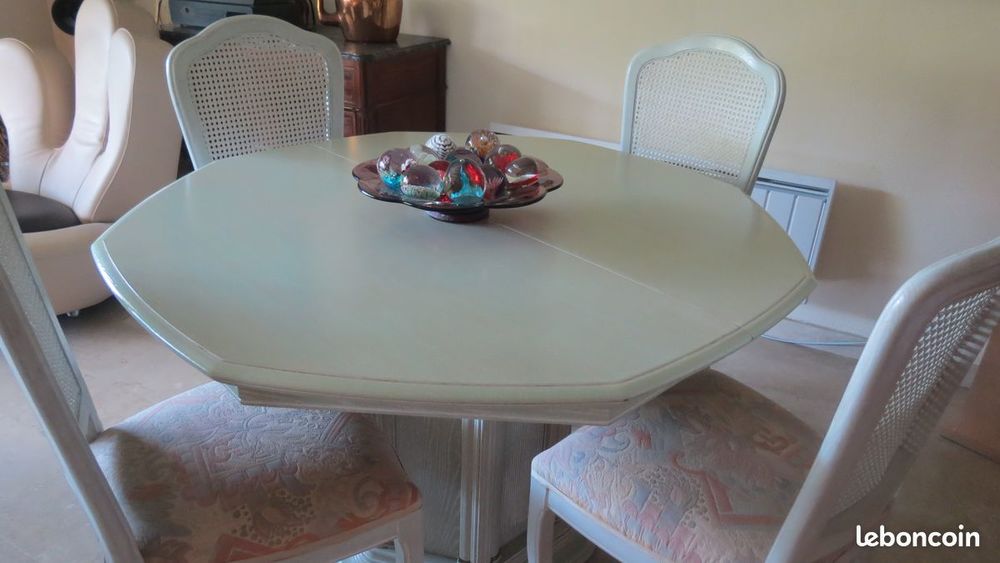 Table et chaises de salle &agrave; manger Meubles