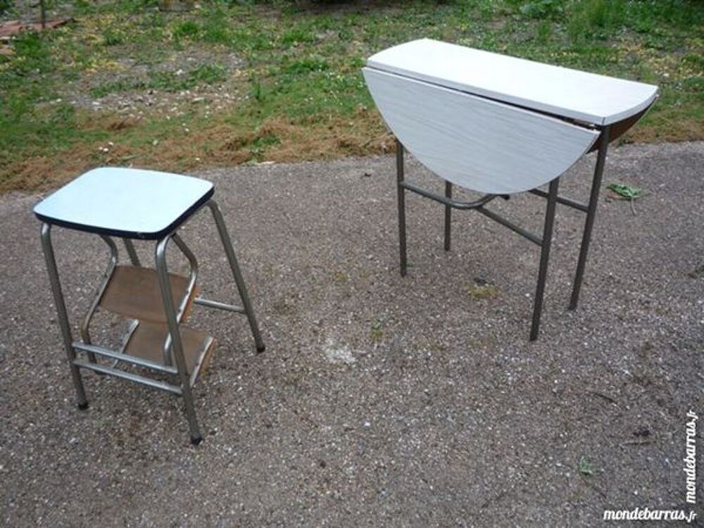 Table ronde &agrave; abattant formica (G) /tabouret,escabeau Meubles