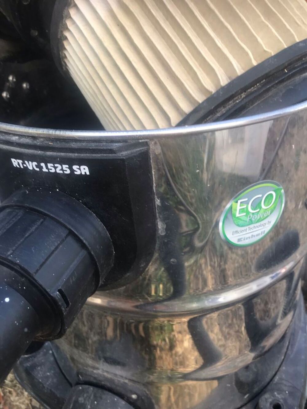 Aspirateur cuve avec tuyau long . Electroménager