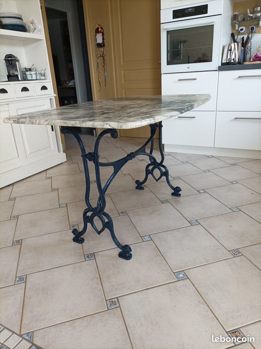 Table tonneau pi&eacute;tement fonte dessus marbre Meubles