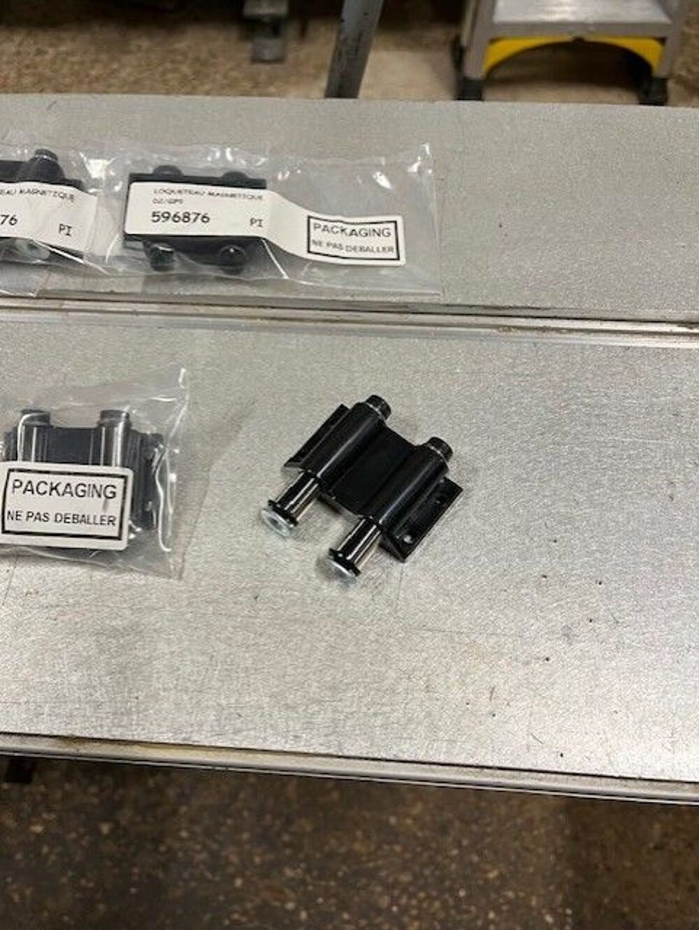 loqueteaux magn&eacute;tique double &agrave; ressort Bricolage
