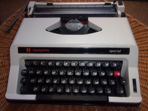 MACHINE A ECRIRE VINTAGE 50 Cosne-Cours-sur-Loire (58)