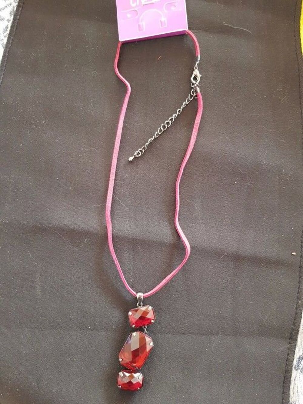 Collier pierre Bordeaux neuf mesure collier en cuir 56 cm pe Bijoux et montres
