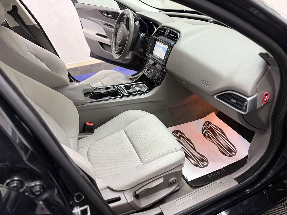 XE 2.0 D - 180 ch BVA Pure 2015 occasion 69120 Vaulx-en-Velin