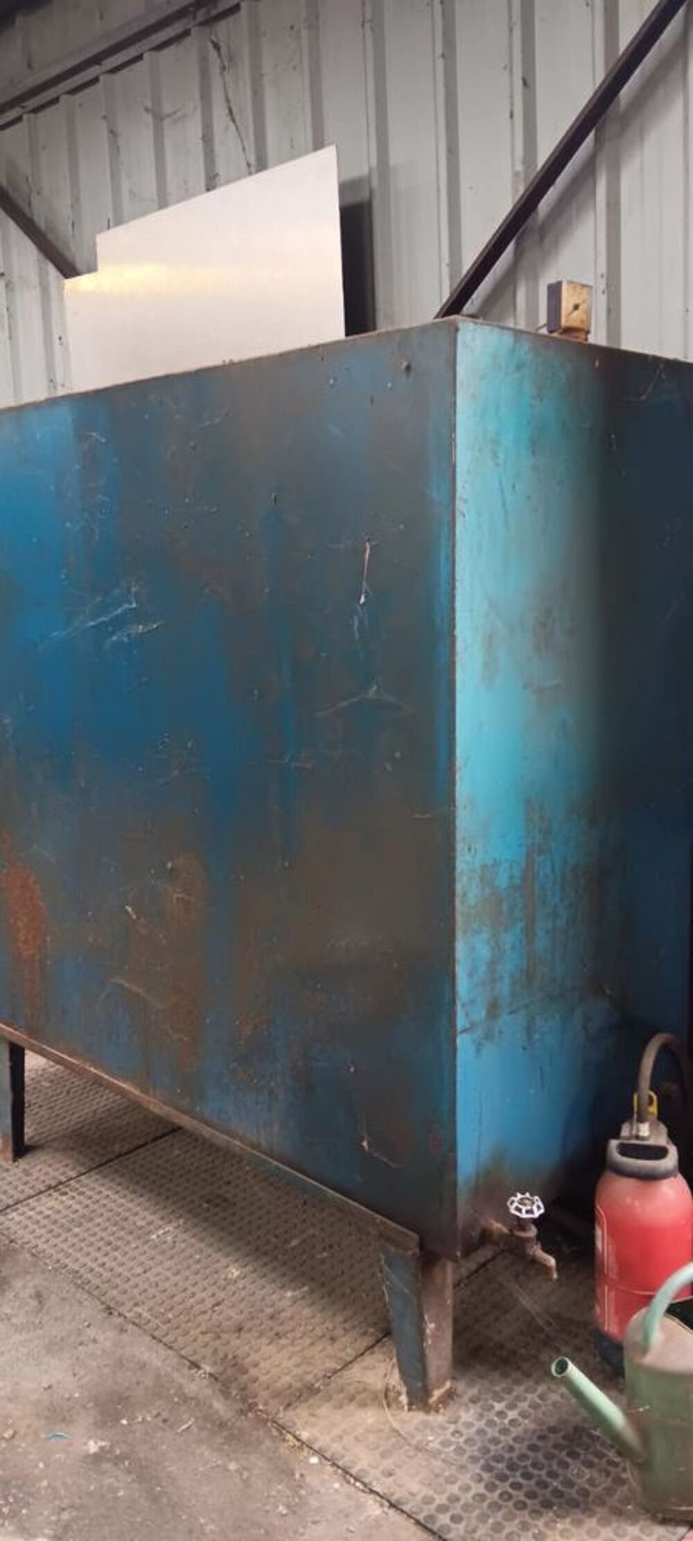 cuve a fioul en m&eacute;tal 2000l Bricolage