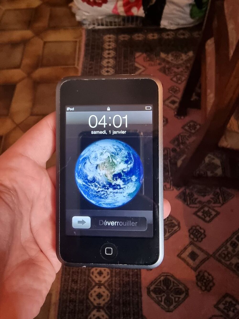 iPod A1213 32GB avec socle de charge et c&acirc;ble Audio et hifi
