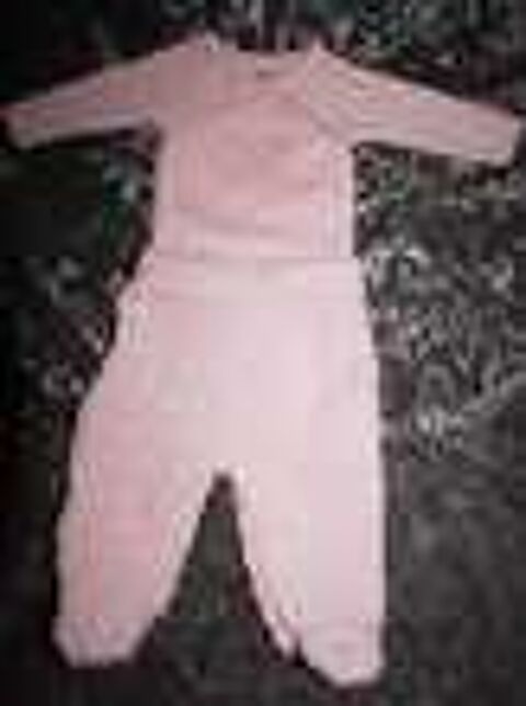 Lot 7 pi&egrave;ces (pantalon Kiabi 6 bodies 1 mois fille + chausso Vtements enfants