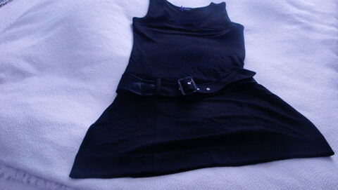 Robe noire en crpe Marque SINEQUANONE 20 Nimes (30)