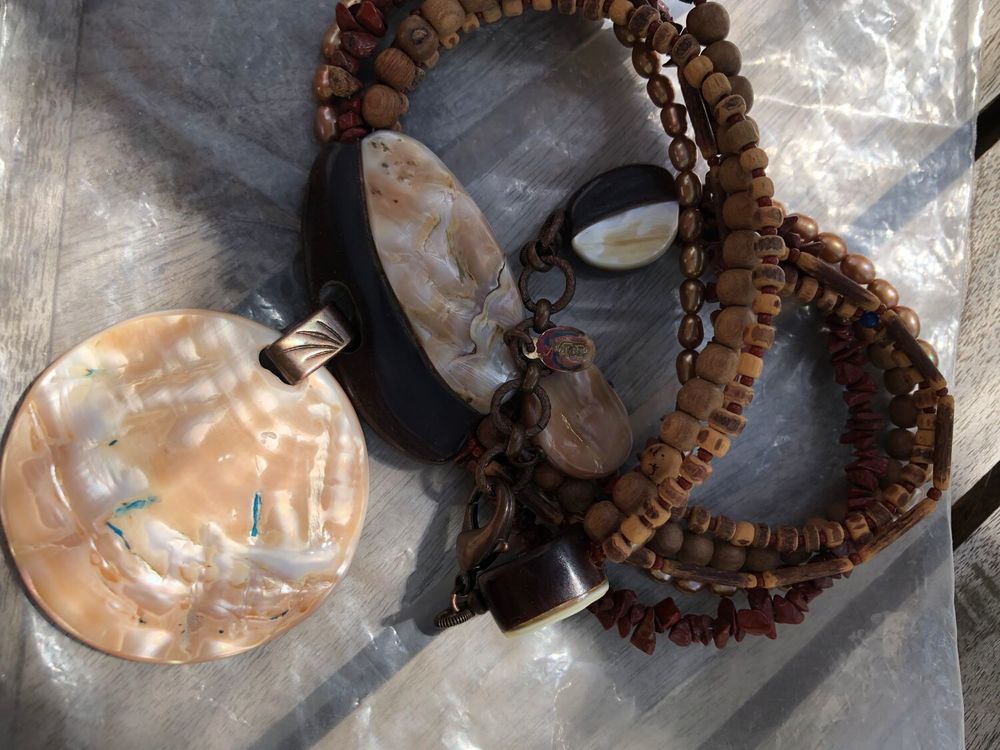 LOT DE BIJOUX COQUILLAGE MARQUE &quot;NATURE&quot; Bijoux et montres