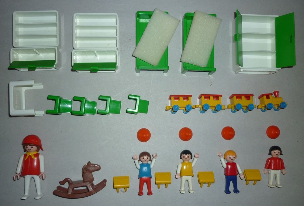 PLAYMOBIL : Chambre d'enfants compl&egrave;te (R&eacute;f&eacute;r. 3417-A 1981) Jeux / jouets