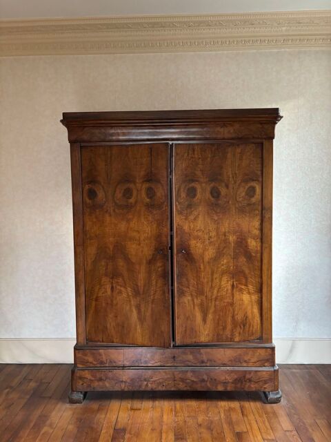 Grande armoire ancienne en noyer massif (lot : J4M2B6)
180 Houilles (78)