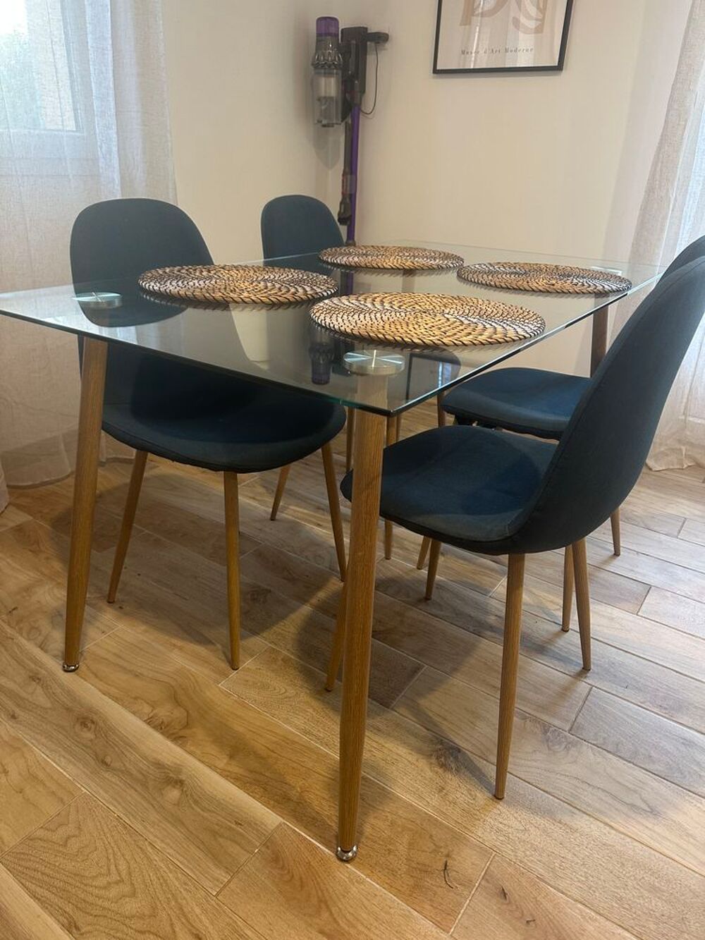 Lot table en verre + 4 chaises Meubles