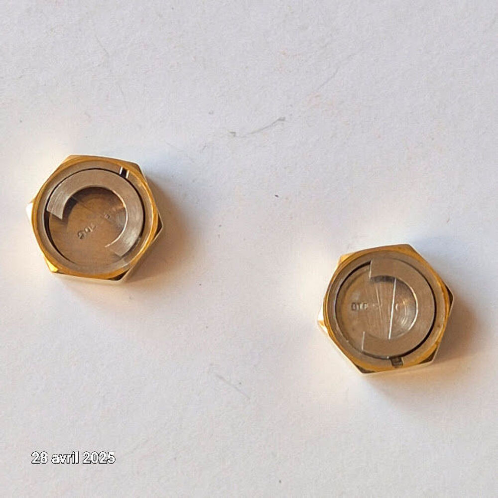 Cache bouton de manche de chemise, ann&eacute;e 70-80, la paire Bijoux et montres