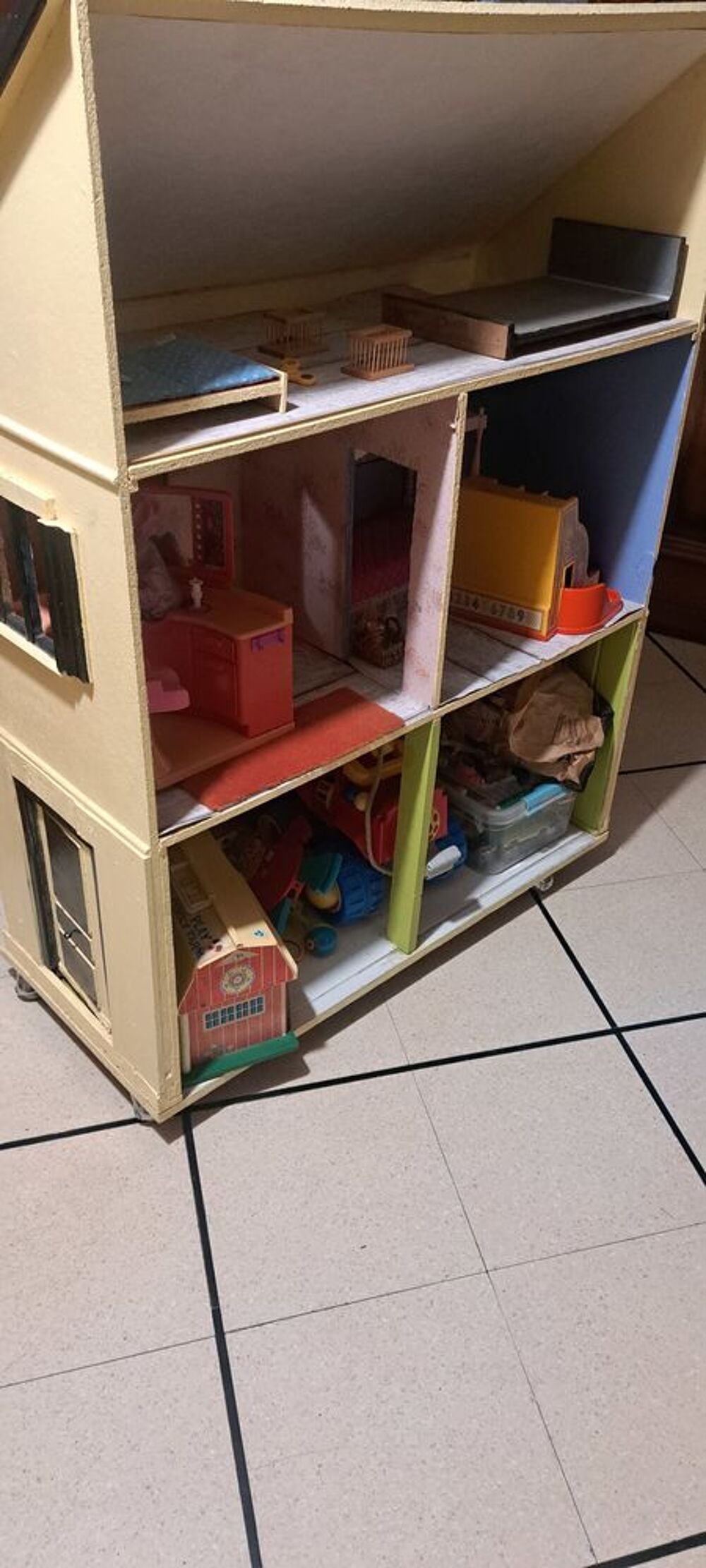 Maison de poup&eacute;es en bois Jeux / jouets