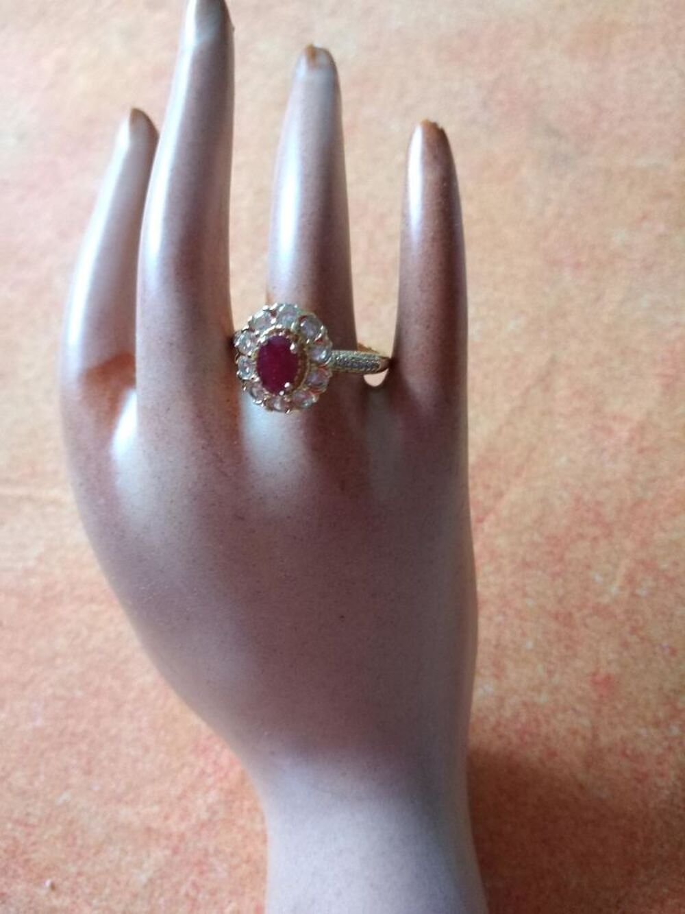 bague neuve, rubis rouge sang de pigeon, taille ajustable Bijoux et montres