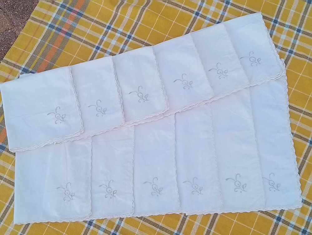 12 Serviettes Anciennes de 40 x 40 cm : Faites main Cuisine