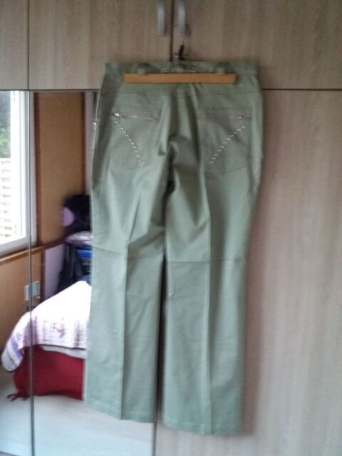 Pantalon femme couleur vert taille 42 3 Monceaux (60)