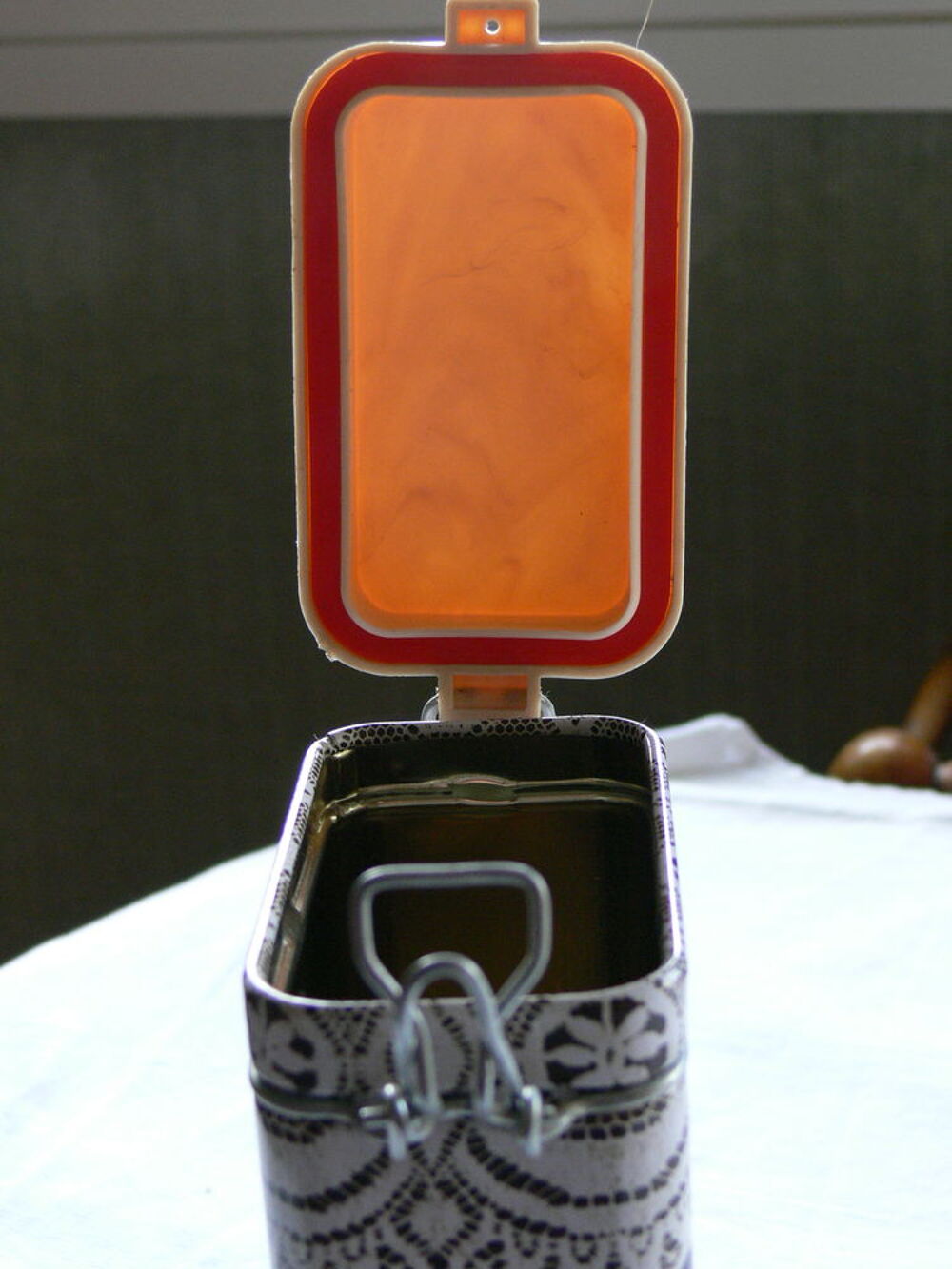 Boite &agrave; caf&eacute; en m&eacute;tal 