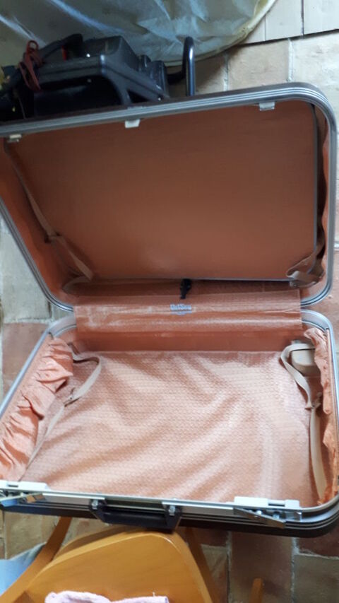 Grande Valise Delsey Trs bon tat 60 guilles (13)