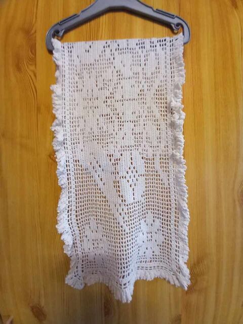 Napperon fait main rectangulaire blanc cassé 5 Villiers (86)