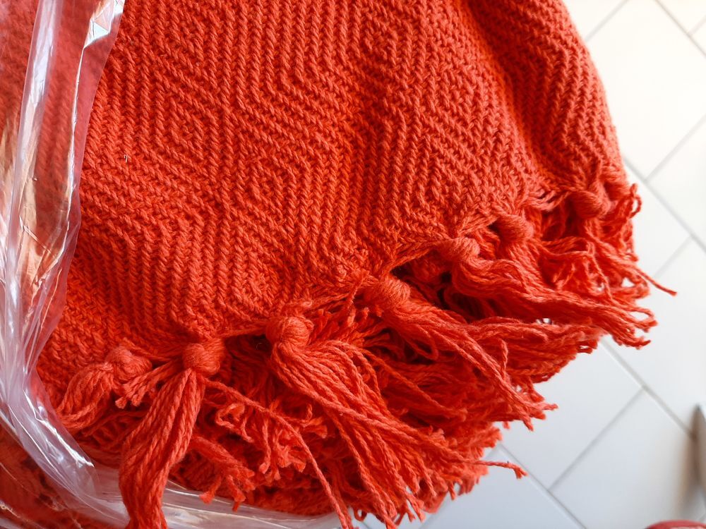 lot de 2 plaids ou jet&eacute;s de lit neufs marque Becquet Décoration