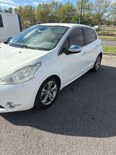 Peugeot 208 1.6 e-HDi 115ch FAP BVM6 Allure