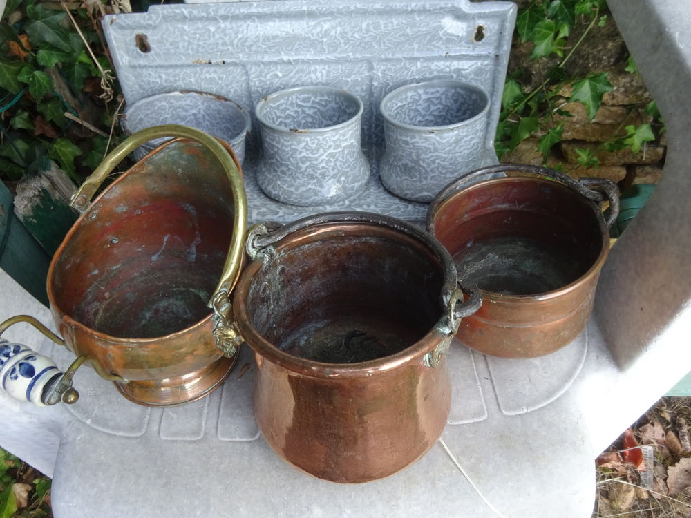 LOT IMPORTANT D OBJETS ANCIENS 