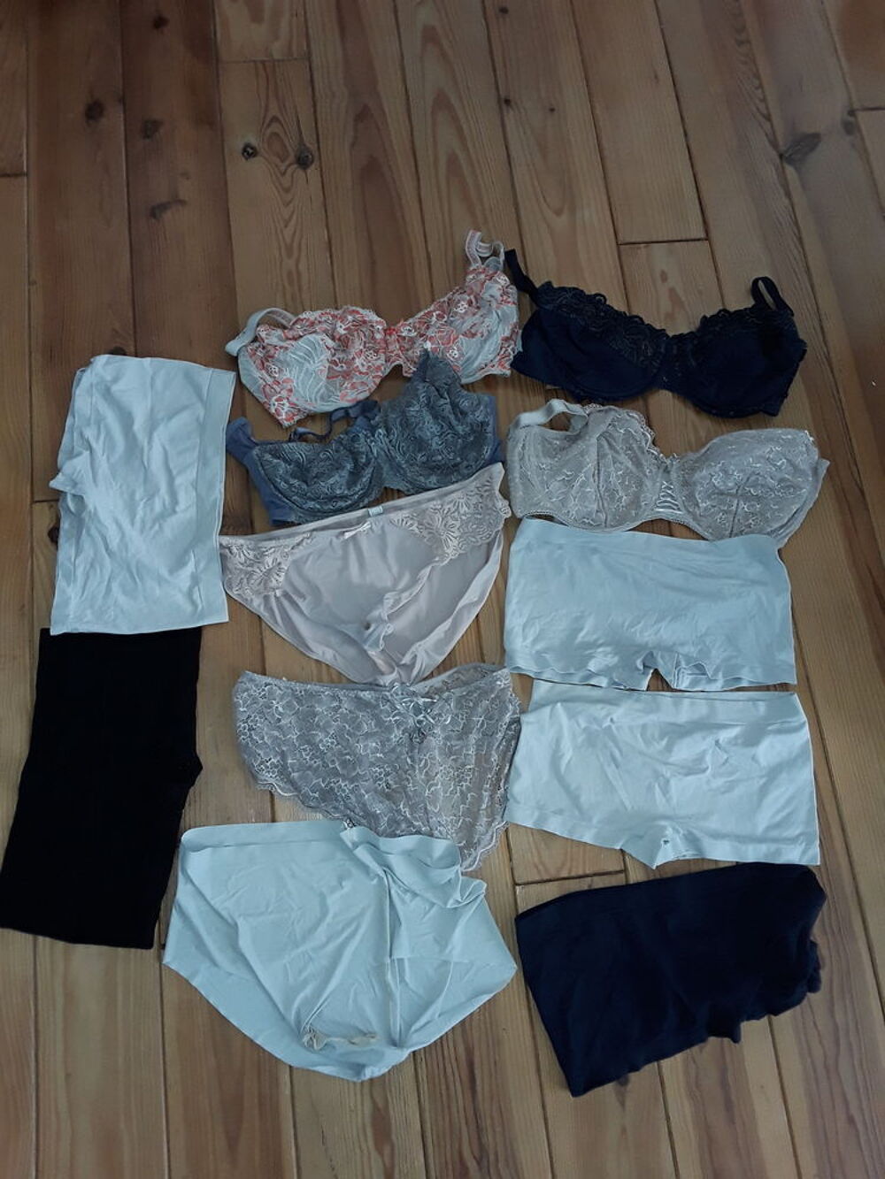 Soutien gorge 110e et cullotte shorty string t42 Vêtements