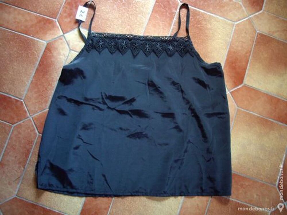 Tops et Caracco - taille 40 &agrave; 48 Vêtements