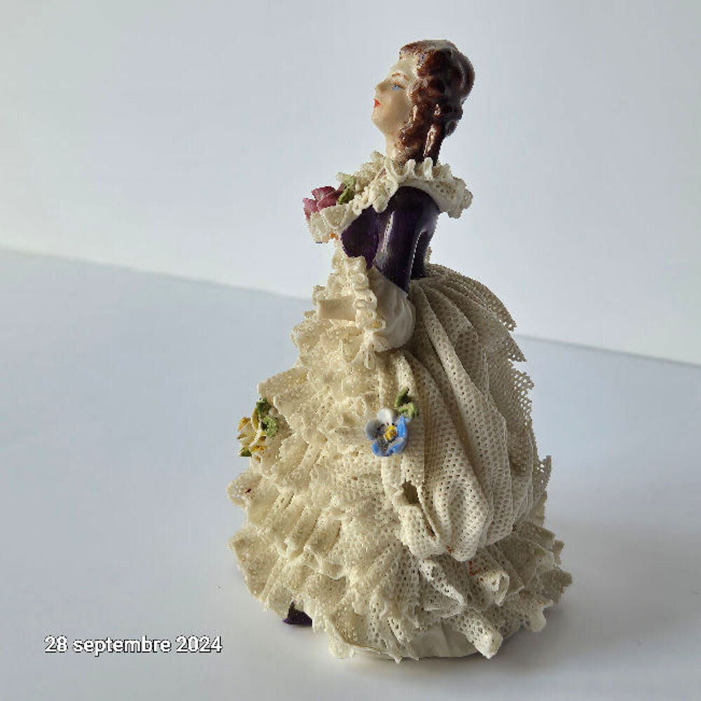figurines feminine en dentelle porcelaine fille chanteuse et 