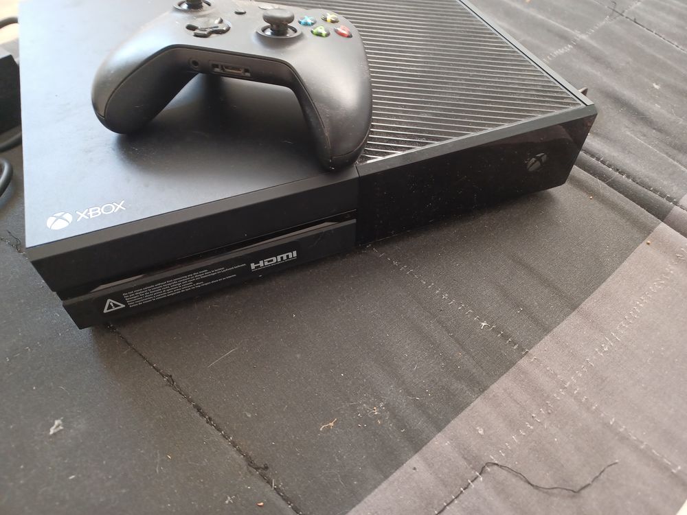 Xbox one 500 Go couleur noir Consoles et jeux vidéos