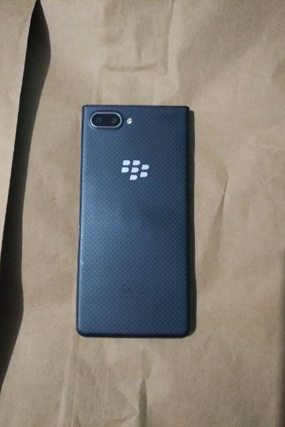 BlackBerry Key2 LE - 4G smartphone - RAM 4 Go /micro SD LCD Téléphones et tablettes