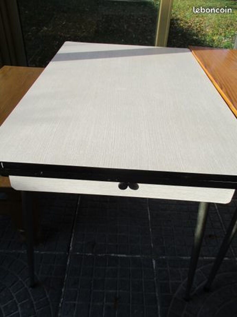 Table formica blanc avec 2 rallonges vintage tr&egrave;s bon &eacute;tat Meubles