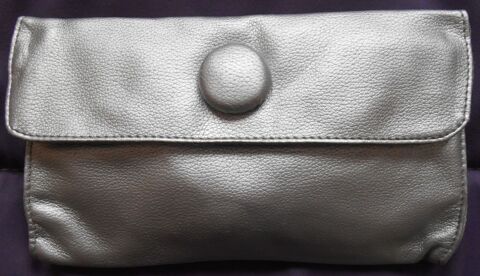 Pochette grise Ht 13,5 X Larg.22,5cm  2 Villejuif (94)