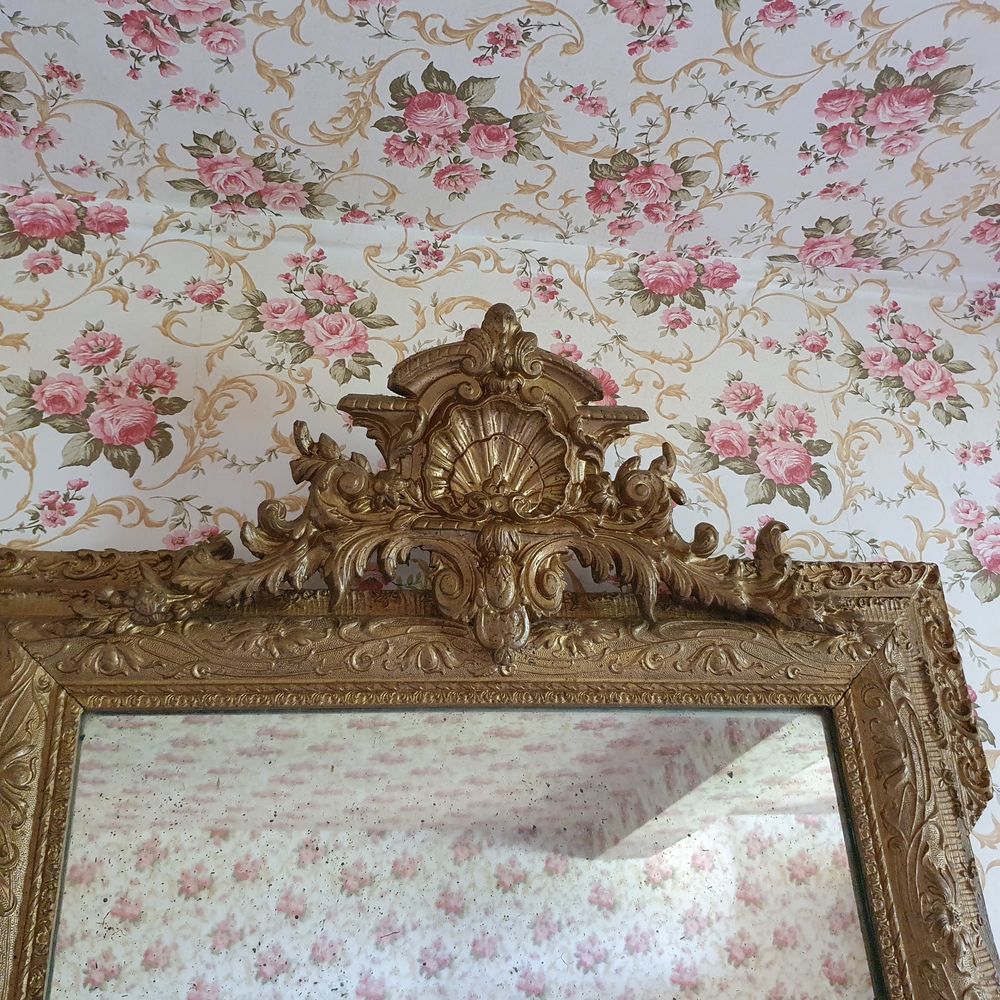 Miroir vintage. Meubles