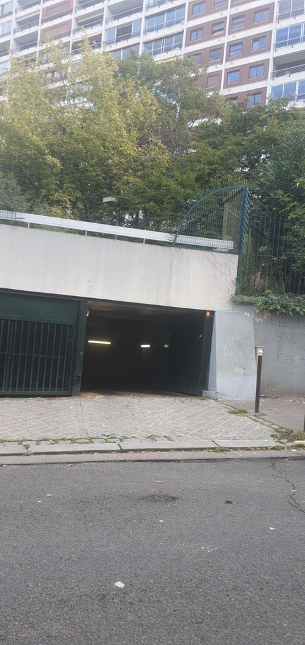 Location Parking/Garage Place de parking accès protégé, en sous sol. Paris 20