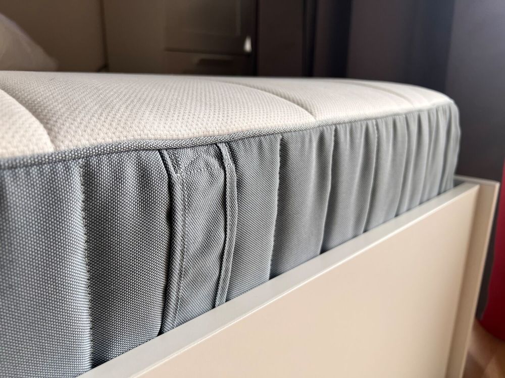 Matelas 140x200 &agrave; ressorts ensach&eacute;s tr&egrave;s bon &eacute;tat liquidatio Meubles