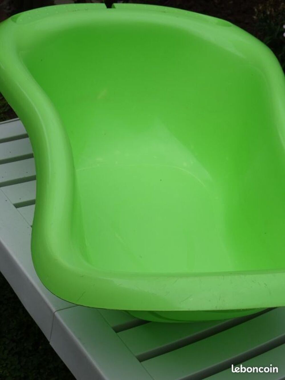 Baignoire pour b&eacute;b&eacute;. Mobilier enfants
