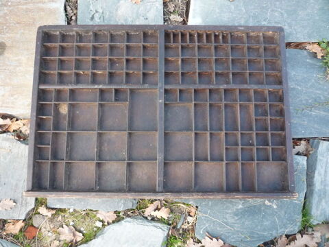 CASIERS D'IMPRIMERIE ANCIEN EN BOIS, OBJET DE MÉTIER (G) 25 Castres (81)