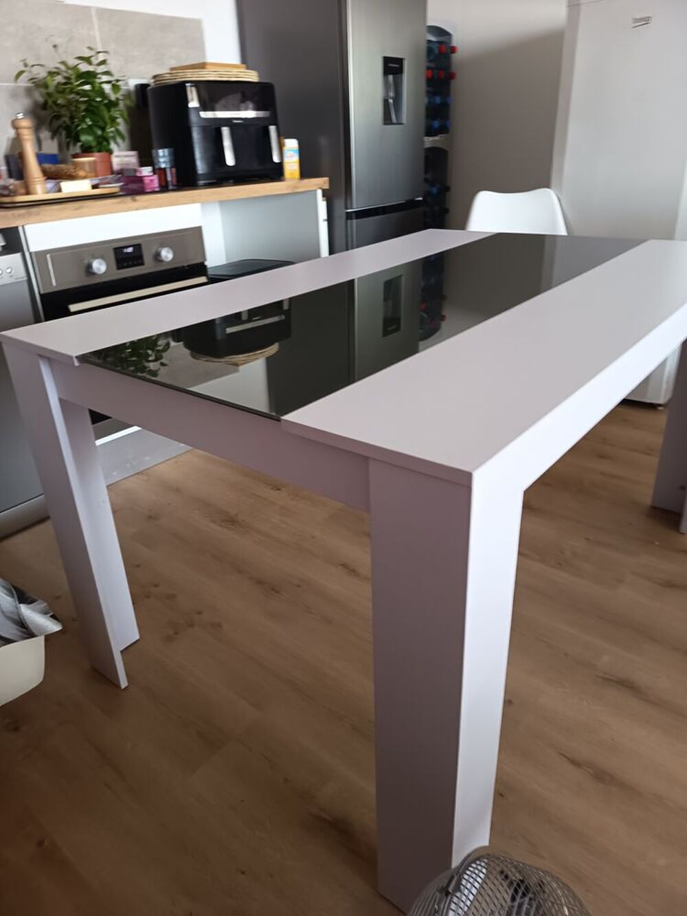 Table + 4 chaises &eacute;tat neuf Meubles