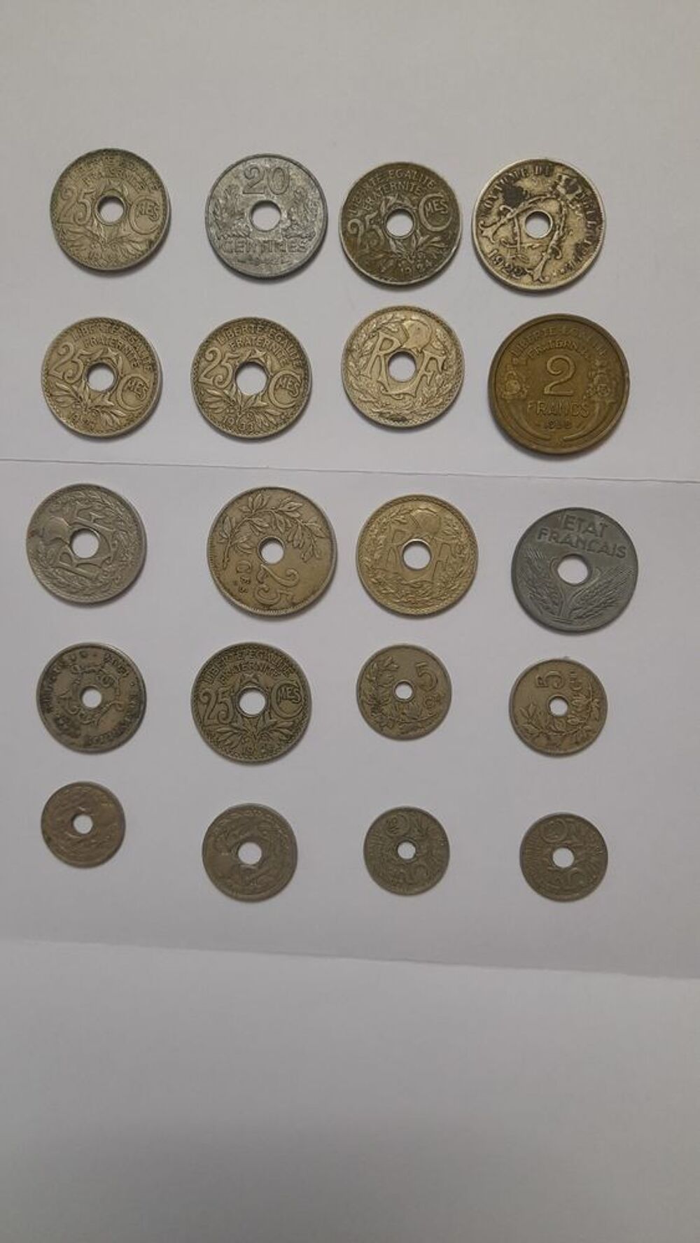 divers pieces de monnaie troue du debut 1900 