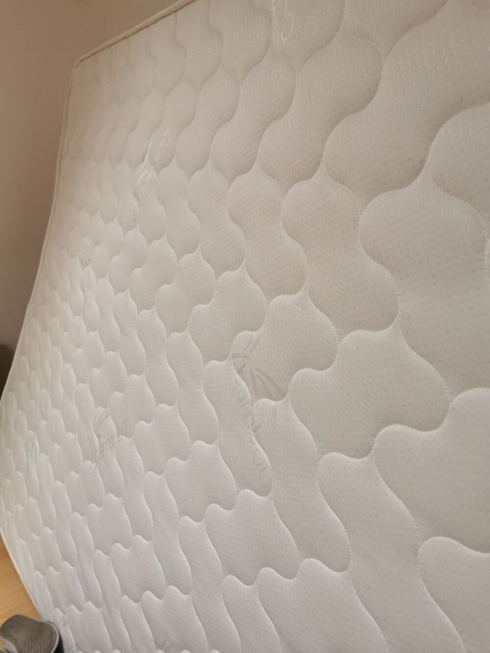 sommier avec pieds et matelas 160x20 Meubles